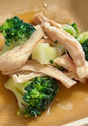 蒸し鶏とブロッコリーのさっぱり醤油だれ-レシピのメイン写真