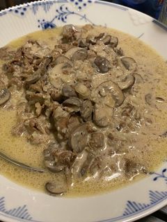 サワークリームたっぷりビーフストロガノフ-レシピのメイン写真