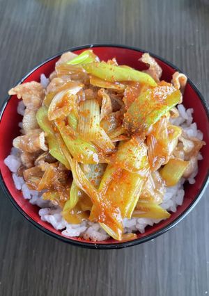 簡単5分！お酢の効いたさっぱり豚丼-レシピのメイン写真