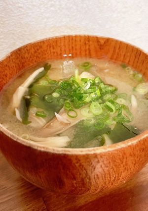 【温活】生姜入り!舞茸とわかめの味噌汁-レシピのメイン写真