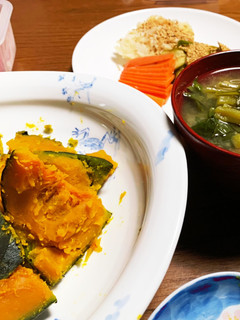 かぼちゃの炊いたんと、つる紫のお味噌汁。-レシピのメイン写真
