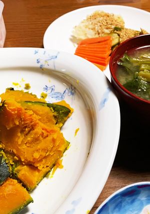 かぼちゃの炊いたんと、つる紫のお味噌汁。-レシピのメイン写真