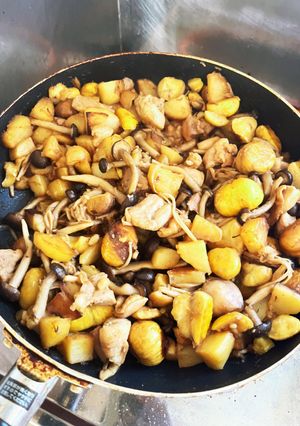 鶏ももと秋の味覚バター醤油炒め-レシピのメイン写真