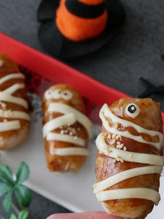 ハロウィン。ミイラ肉巻きおにぎり-レシピのメイン写真