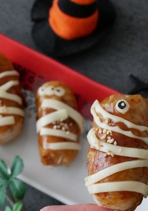 ハロウィン。ミイラ肉巻きおにぎり-レシピのメイン写真
