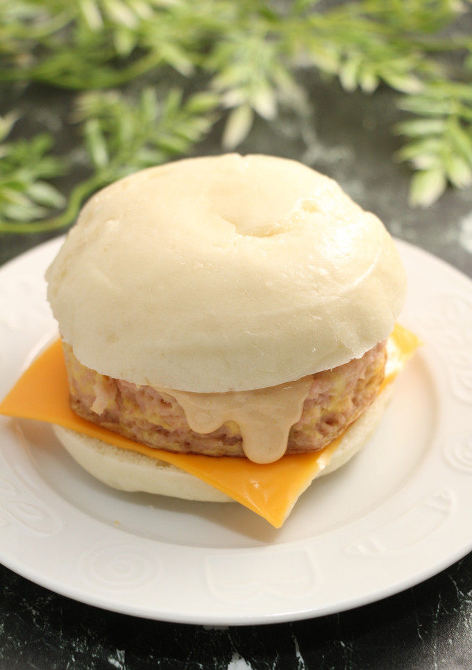 簡単！バオバーガー　魚肉ソーセージエッグ-レシピのメイン写真