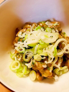 今日の納豆●ネギゴマ風味のトッピング-レシピのメイン写真