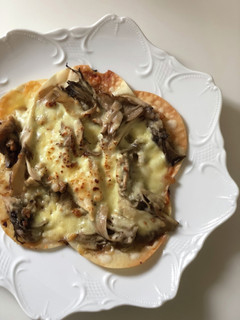 ギョウザの皮で舞茸ピザ-レシピのメイン写真