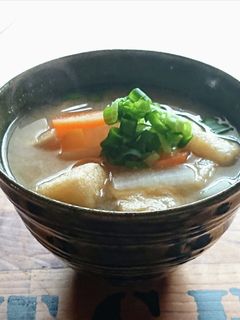ほっこり★根菜と油揚げのコク旨酒粕味噌汁-レシピのメイン写真