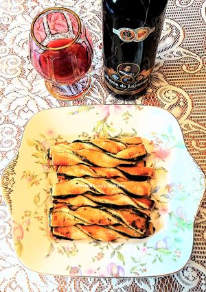 米粉で作る大人味ツイストパイ⭐鮮やかな緑-レシピのメイン写真