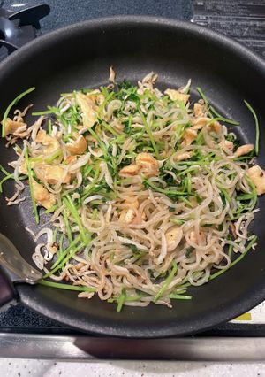 豆苗、白滝炒め-レシピのメイン写真