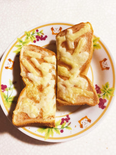 いちごジャムとピザチーズのトースト-レシピのメイン写真