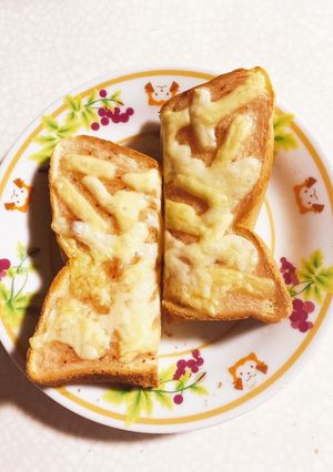 いちごジャムとピザチーズのトースト-レシピのメイン写真