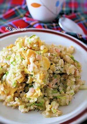 ごはん半分で満足！白菜大根チャーハン-レシピのメイン写真