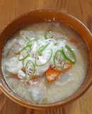 手軽な根菜と豆（おから）のほっこり味噌汁