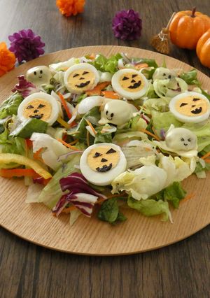 卵とミートボールおばけのハロウィンサラダ-レシピのメイン写真
