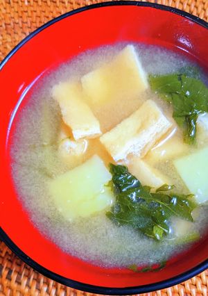 小松菜と油揚げ・じゃがいもの味噌汁-レシピのメイン写真