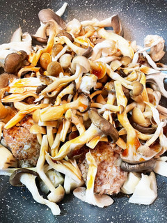 簡単!れんこんときのこの和風ハンバーグ-レシピのメイン写真