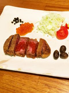 牛カツ いくら醤油漬のせ 実山椒 むかご-レシピのメイン写真