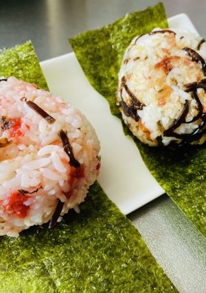 『おにぎり』うめ子とこぶ男-レシピのメイン写真