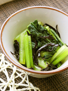 【副菜】レンジで小松菜の塩昆布和え-レシピのメイン写真