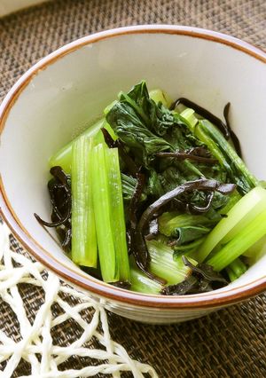 【副菜】レンジで小松菜の塩昆布和え-レシピのメイン写真