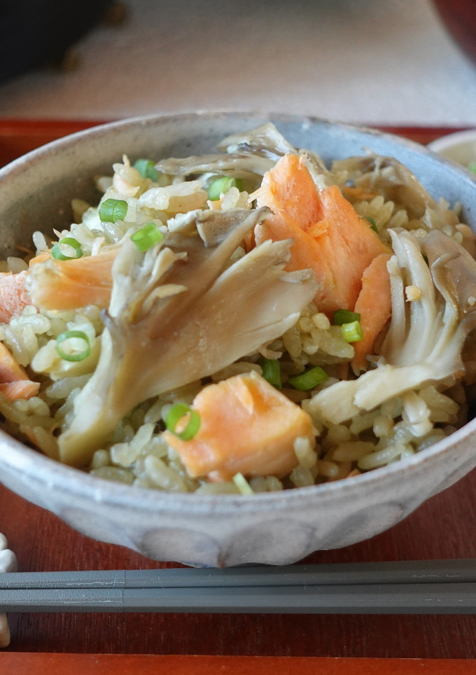 鮭と舞茸の青汁入り炊き込みご飯-レシピのメイン写真