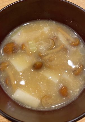 なめこと里芋のとろとろほっこり味噌汁-レシピのメイン写真