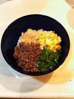 玉ねぎ甘い 我が家の3色丼-レシピのメイン写真