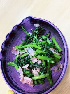 春菊とベーコンのにんにく炒め-レシピのメイン写真