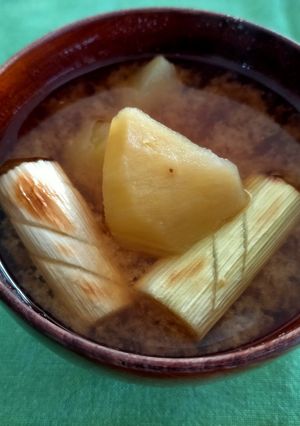 さつまいもと焼きネギのシンプル味噌汁-レシピのメイン写真
