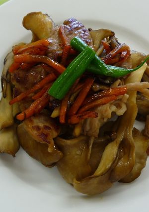 ご飯がすすむ!「豚肉とまいたけの炒め物」-レシピのメイン写真
