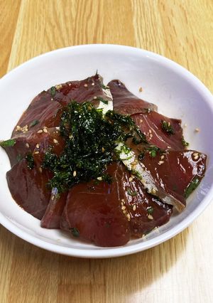ぶりの漬け丼（麺つゆ、醤油、ごま油他）-レシピのメイン写真