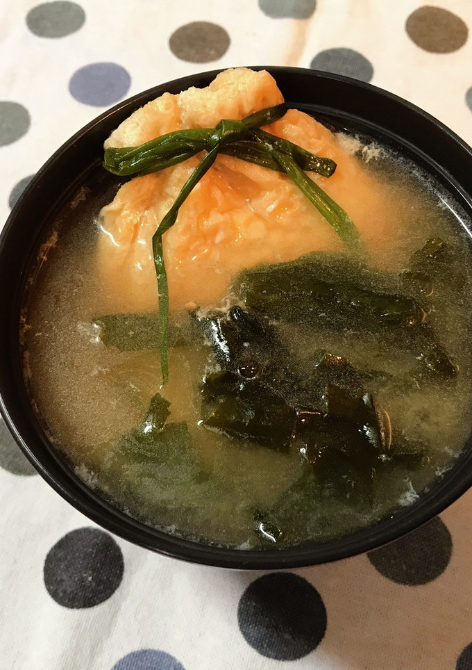 油揚げ玉子の巾着とワカメのほっこり味噌汁-レシピのメイン写真