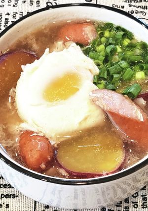 薩摩芋とウインナーの月見ほっこり味噌汁-レシピのメイン写真