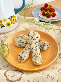 米粉でもちもち✽黒ごまスティックパン-レシピのメイン写真