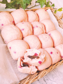 苺チョコミルクのふわふわちぎりパン-レシピのメイン写真