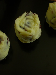 クランベリー入り白い薔薇のチョコ-レシピのメイン写真
