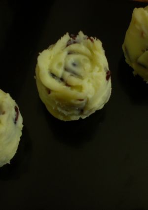 クランベリー入り白い薔薇のチョコ-レシピのメイン写真