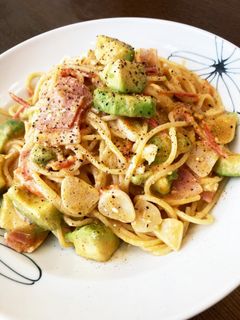 アボカドとフレッシュトマトのクリチパスタ-レシピのメイン写真