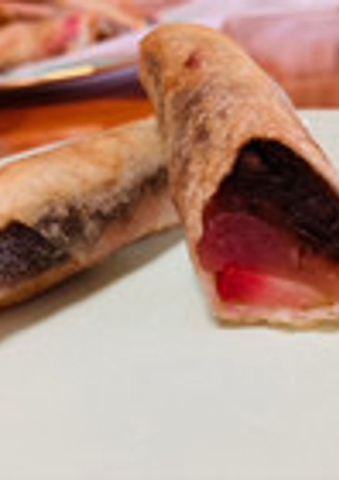 赤いりんごのデザート焼き春巻き-レシピのメイン写真