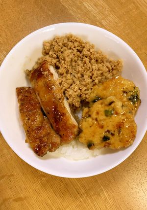 照り焼き*つくね*そぼろのきじ焼き丼-レシピのメイン写真