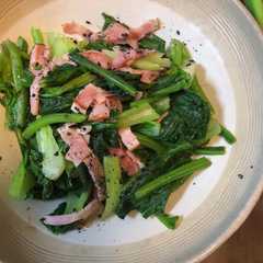รูปของ 青菜とベーコンの胡麻和え