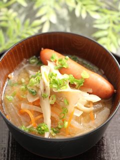 簡単!シャウエッセンと舞茸のお味噌汁-レシピのメイン写真