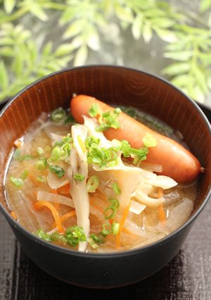 簡単！シャウエッセンと舞茸のお味噌汁-レシピのメイン写真