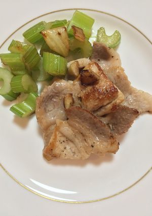 豚ロース肉とセロリのにんにくしょうゆ炒め-レシピのメイン写真
