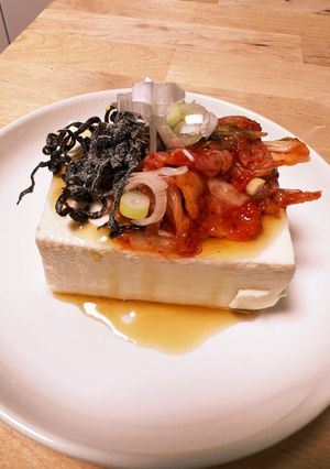 簡単おつまみ☆お豆腐の塩昆布とキムチ乗せ-レシピのメイン写真
