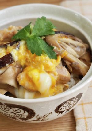 秋を感じる～舞茸＆しいたけの親子丼　　-レシピのメイン写真