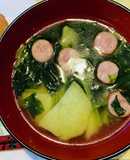 朝のコンソメスープ　ほうれん草じゃがいも