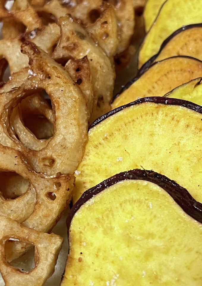 フライパンで素揚げ　さつまいもとれんこん-レシピのメイン写真